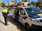 La Policía Local de Elda sanciona a una empresa por realizar un vertido ilegal de escombros en un solar de la Avenida de Ronda Control de Policía - Archivo
