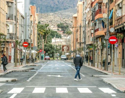 Reabren al tráfico en Elda las avenidas Alfonso XIII, Olimpiadas y Filipinas tras la fase final de reurbanización