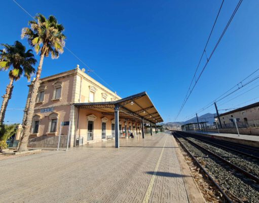 Detenido por la Policía Local de Elda un individuo que había sustraído las pertenencias a una pasajera de un tren con destino a Alicante que se había quedado dormida