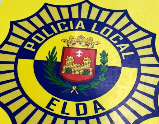 La Policía Local de Elda multa a un vecino por causar molestias con música y gritos durante una fiesta en su piso.