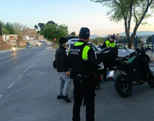 La Policía Local de Elda impone 16 sanciones en controles de ciclomotores y motocicletas durante la campaña contra la contaminación acústica Controles de ciclomotores y motocicletas