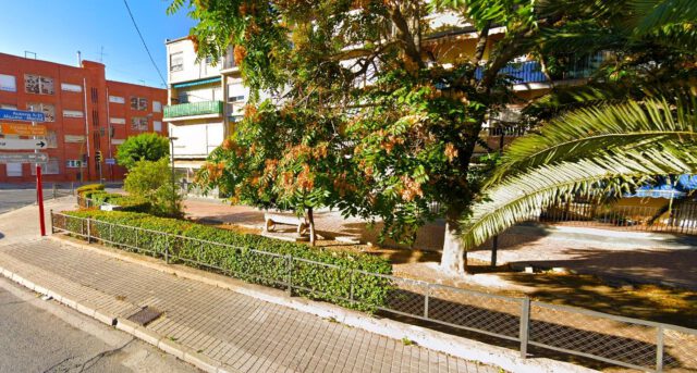Paseo ajardinado del barrio de San Francisco de Sales