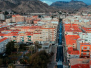 En el último ejercicio, el número de licencias para viviendas nuevas en Elda se ha duplicado en comparación con los cuatro años anteriores. Calle Alfonso XIII ELDA - 2025