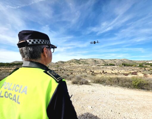 La Policía de Elda lo pilló «in fraganti» cuando estaba tirando escombros  cerca del Hospital