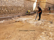 Las obras de reurbanización sacan a la luz los cimientos de la antigua iglesia de Santa Ana en Elda destruida en 1936