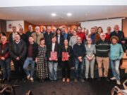 La revista Alborada celebra su edición número 68 con casi 200 páginas dedicadas a la historia y la cultura de Elda Organizadores y colaboradores de la nueva edición de la Revista Alborada 2025 Foto: Jesús Cruces