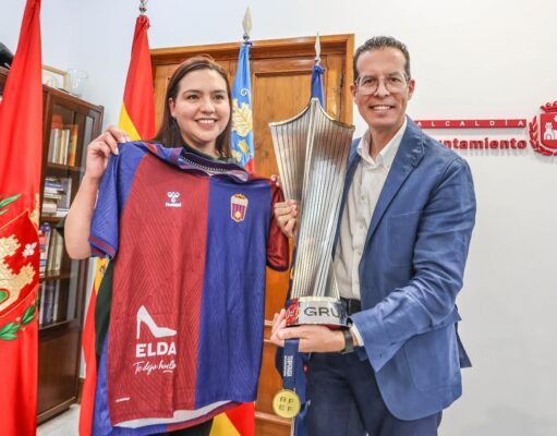 El Ayuntamiento de Elda renueva por una temporada más el contrato de patrocinio que la ciudad ofrece al Club Deportivo Eldense
