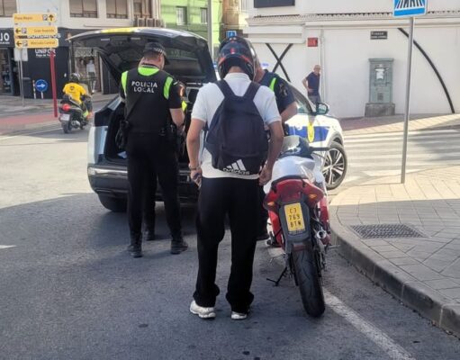 La Policía Local de Elda refuerza los controles de motos y ciclomotores para reducir el ruido y garantizar la seguridad vial